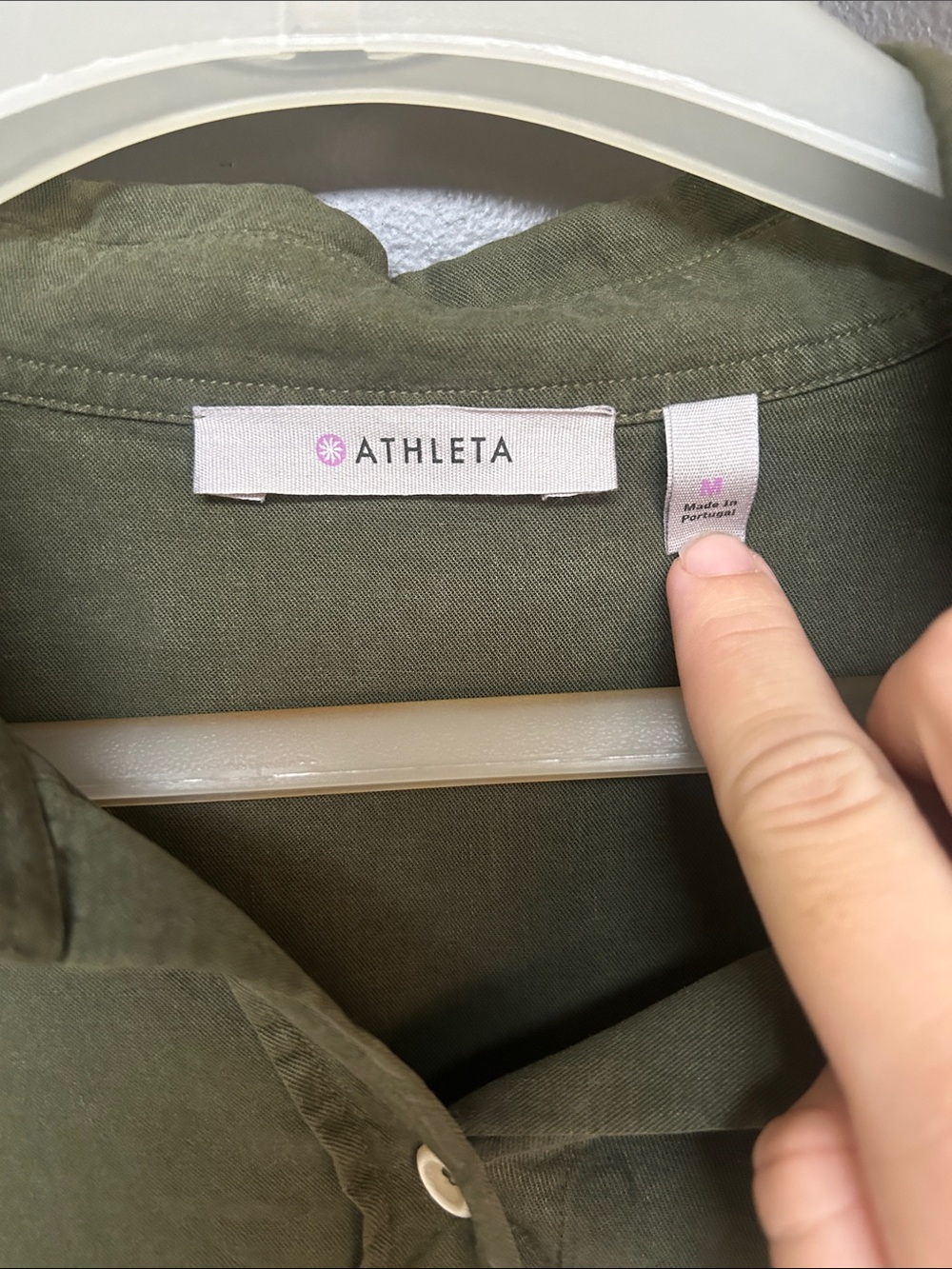 Athleta Women’s Linen Blend Button-Down Shirt in Olive - Picture 2 of 9